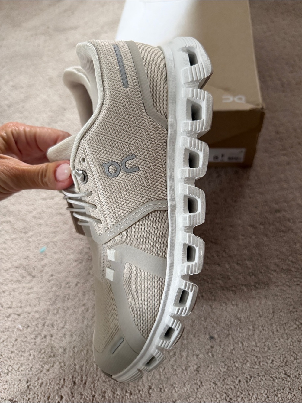 On Running women’s Cloud Sneakers in Light Cream - Picture 6 of 10
